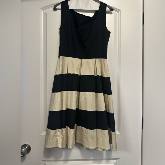 Kate Spade Celina Ivory Black Striped Pleated Fit Flare Pleated Mini Dress Sz 4 - Picture 3 of 3